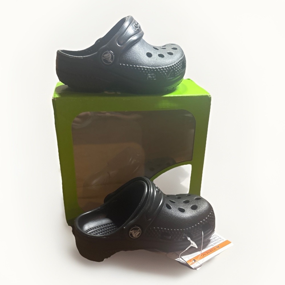 NEW Crocs Classic Clog Black  11441-001 Unisex 2/3 Small child